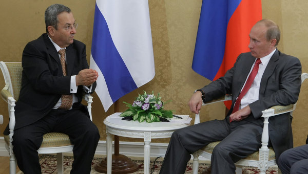 لقاء يجمع بين الجنرال إيهود باراك ورئيس الوزراء الروسي فلاديمير بوتين