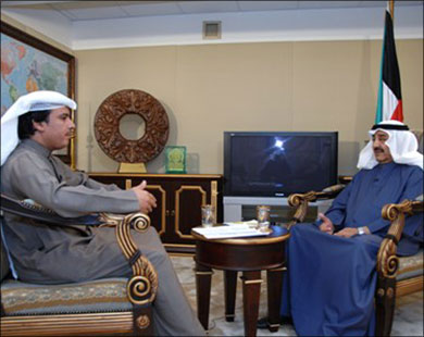 رئيس مجلس الأمة الكويتي جاسم الخرافي خلال لقاء مع مراسل الجزيرة بالكويت 