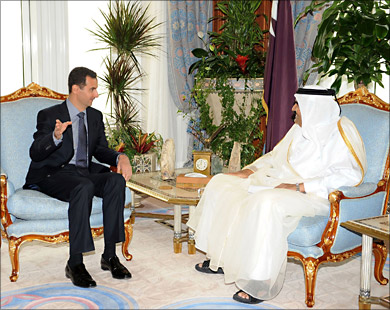 حمد بن خليفة وبشار الأسد أثناء مباحثاتهما في الدوحة اليوم