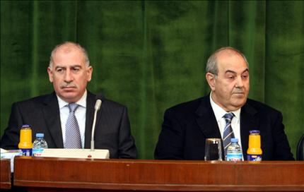 علاوي ورئيس البرلمان أسامة النجيفي في بغداد أمس (أ ب أ) 