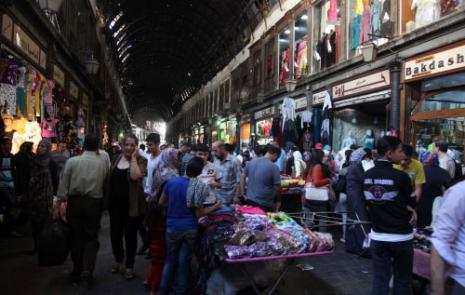 في سوق الحميديّة في دمشق أمس (لؤي بشارة ـــ أ ف ب)