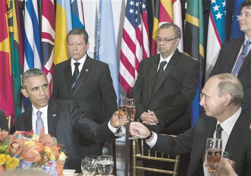 بوتين وأوباما خلال عشاء القادة في نيويورك أمس (ا ف ب)
