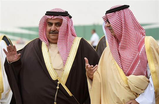 نائب وزير الخارجية السعودية ووزير الخارجية البحريني لدى وصولهما الى اجتماع الرياض (أ ف ب)