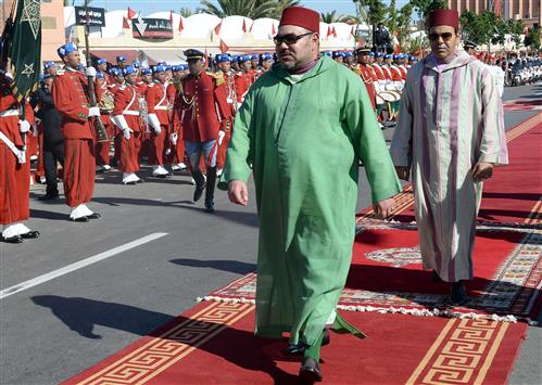 الملك المغربي وشقيقه رشيد في مدينة العيون في الصحراء الغربية اليوم 