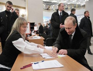 فلاديمير بوتين يدلي بصوته في الانتخابات البرلمانية الروسية