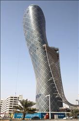 برج «كابيتال غيت» في أبو ظبي