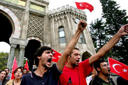 متظاهرون أتراك يطالبون بتحرّك عسكري ضدّ «العمّال الكردستاني» في اسطنبول أمس
